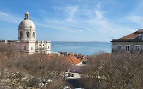 Pilar - Alfama River View